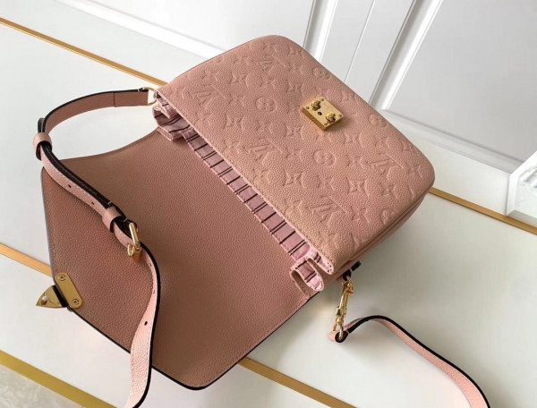 l**is V*t*n pochette metis