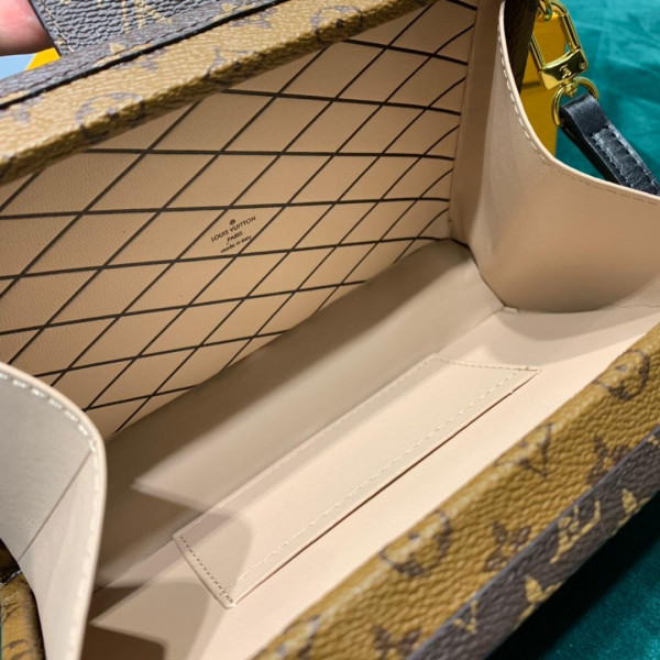 l**is V*t*n petite malle