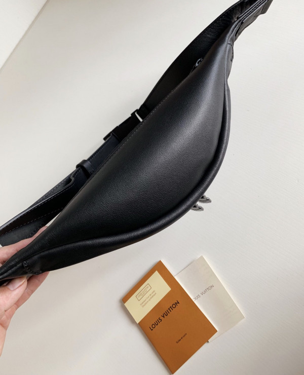 l**is V*t*n discovery bumbag