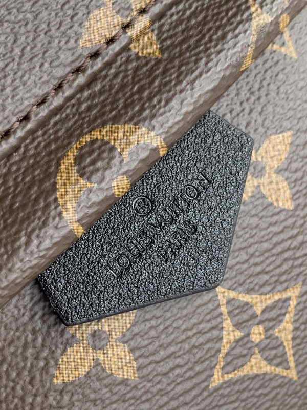 l**is V*t*n palm springs pm new edition