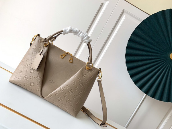 l**is V*t*n v tote mm