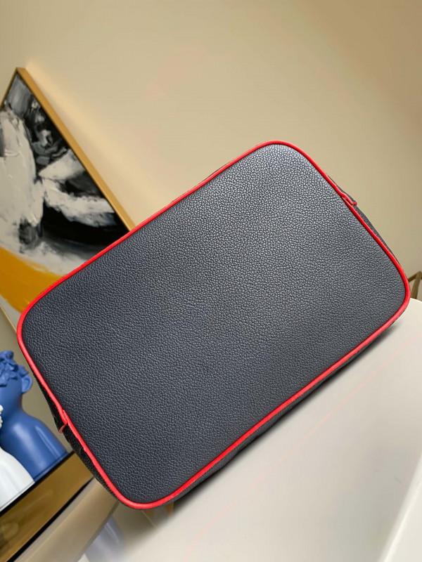 l**is V*t*n neonoe mm