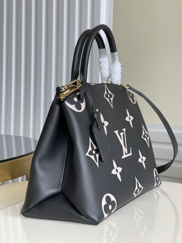 l**is V*t*n grand palais