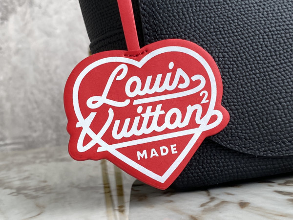 l**is V*t*n besace tokyo