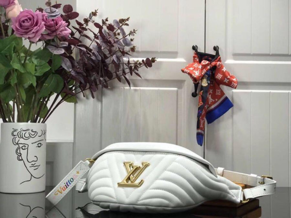 l**is V*t*n new wave bumbag