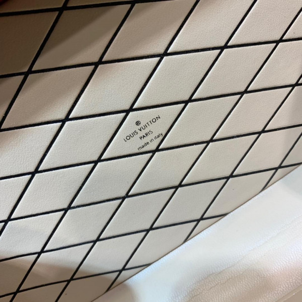 l**is V*t*n petite malle