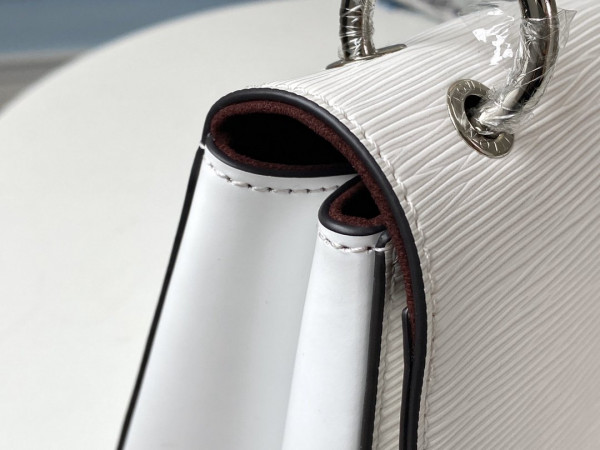 l**is V*t*n pochette grenelle