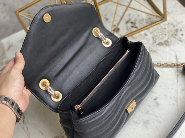 l**is V*t*n new wave chain bag