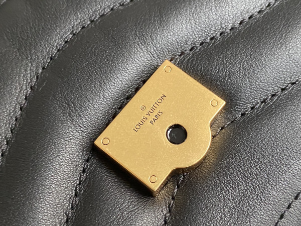 l**is V*t*n new wave chain bag