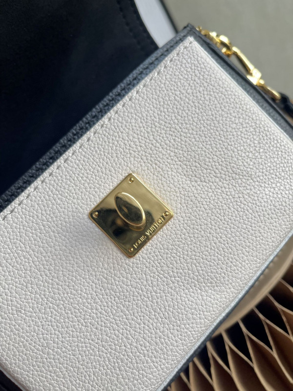 l**is V*t*n lockme tender