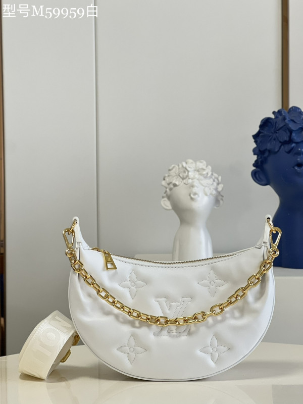 l**is V*t*n over the moon