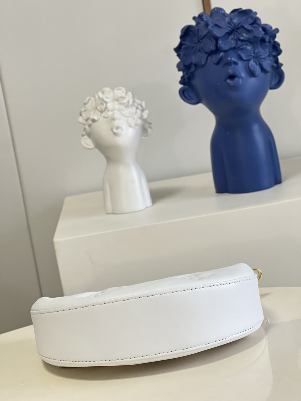 l**is V*t*n over the moon