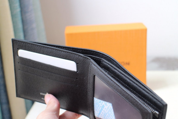 l**is V*t*n amerigo wallet