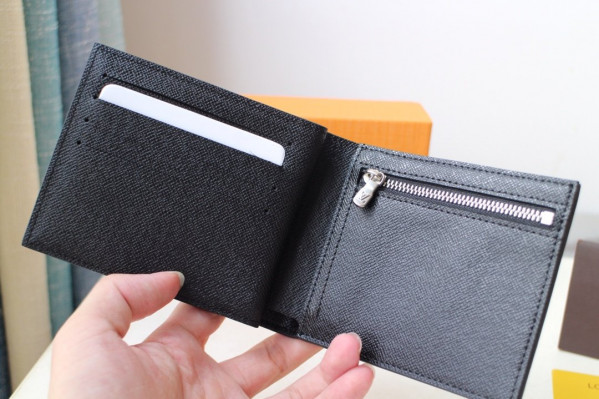 l**is V*t*n amerigo wallet