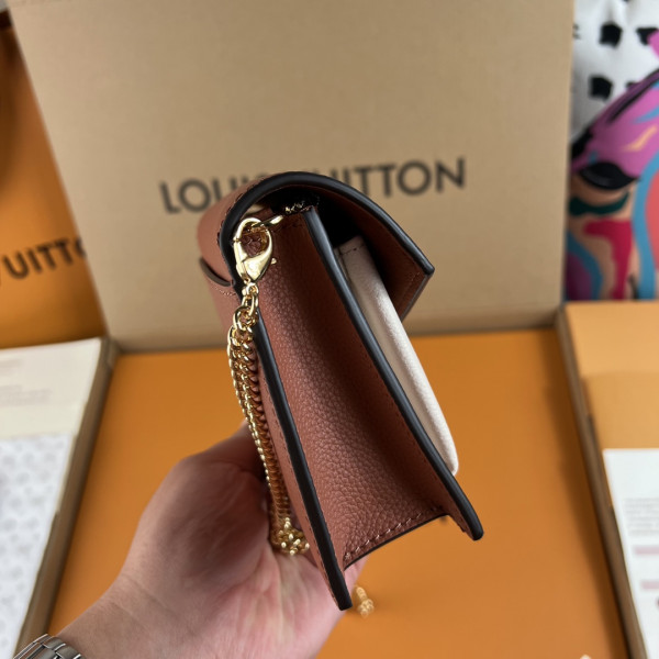 l**is V*t*n mylockme chain pochette