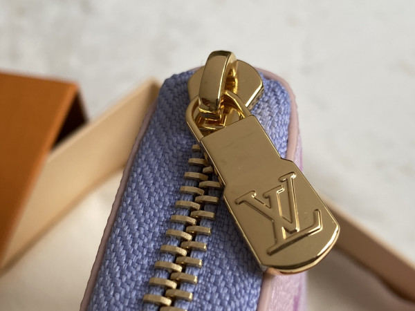 l**is V*t*n zippy coin purse