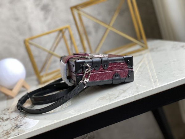 l**is V*t*n petite malle