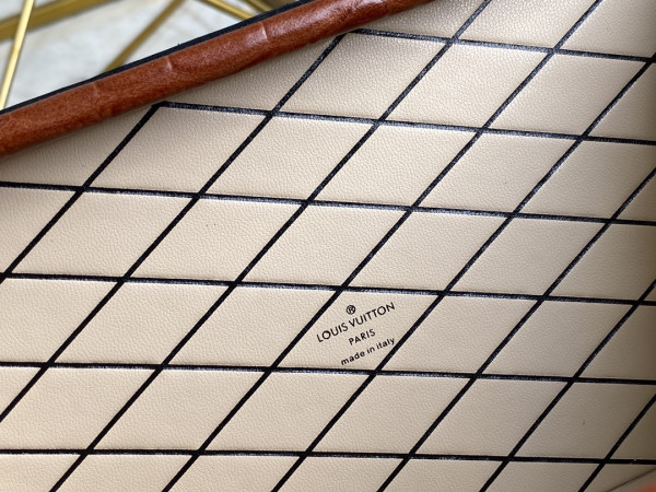 l**is V*t*n petite malle