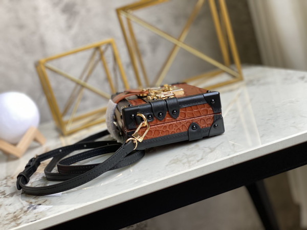 l**is V*t*n petite malle