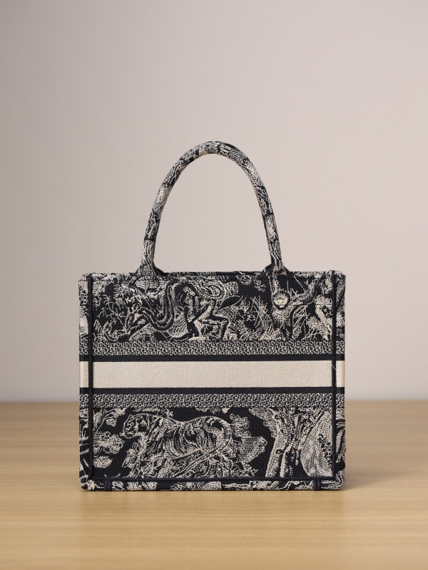 small D*or book tote