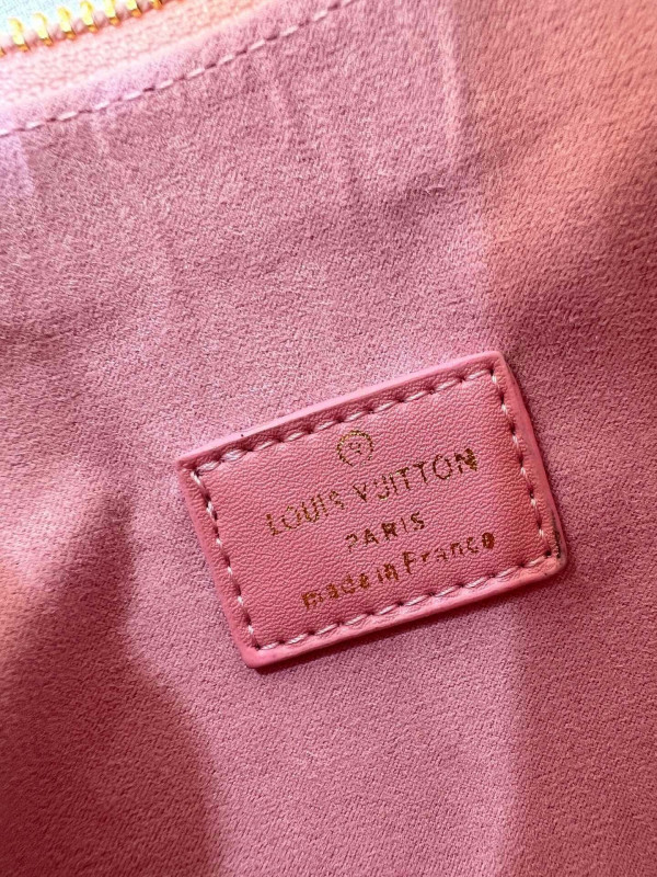 l**is V*t*n coussin pm