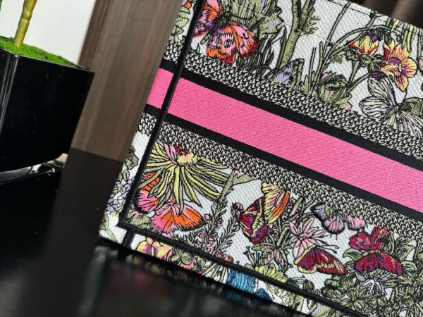 small D*or book tote