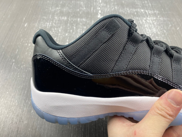 AIR JORDAN 11 LOW 