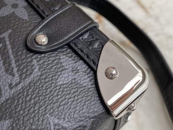 l**is V*t*n side trunk mm