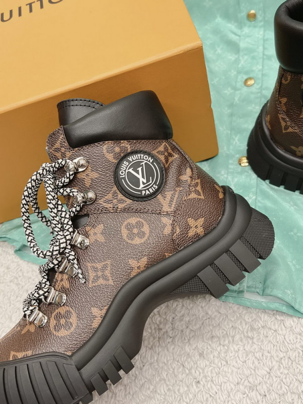 l**is V*t*n ruby flat ranger