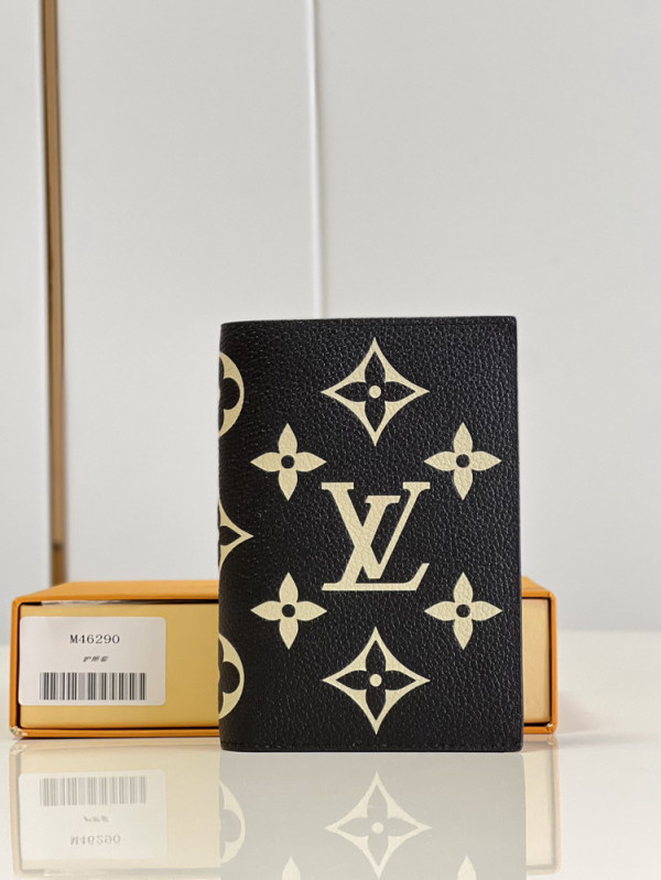 l**is V*t*n passport cover-10*14*2.5cm