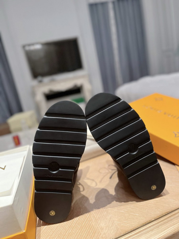 l**is V*t*n pillow comfort ankle boots