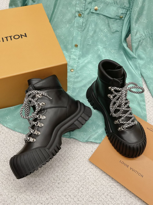 l**is V*t*n ruby flat ranger