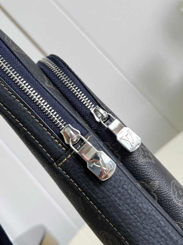 l**is V*t*n avenue sling bag nm