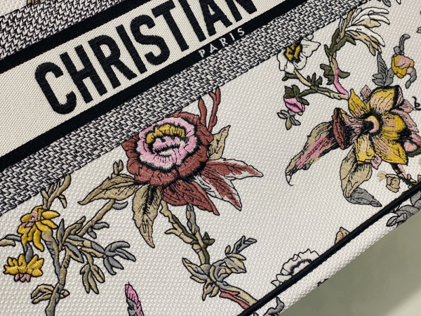 large D*or book tote