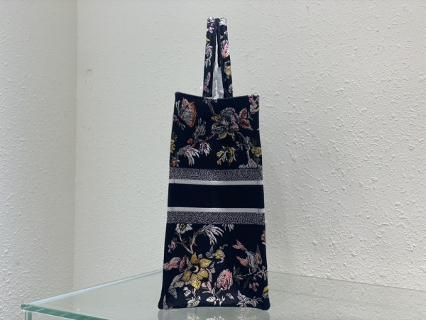 large D*or book tote