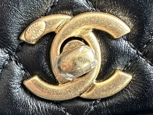 CL FLAP BAG WITH TOP HANDLE