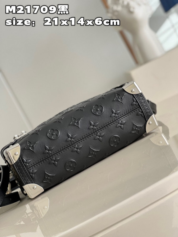 l**is V*t*n side trunk mm