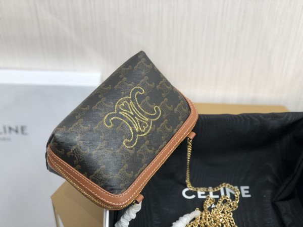 Ce**e clutch on chain in triomphe canvas