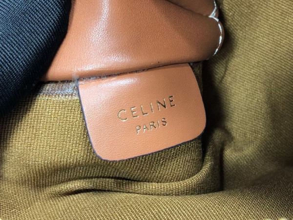 Ce**e clutch on chain in triomphe canvas