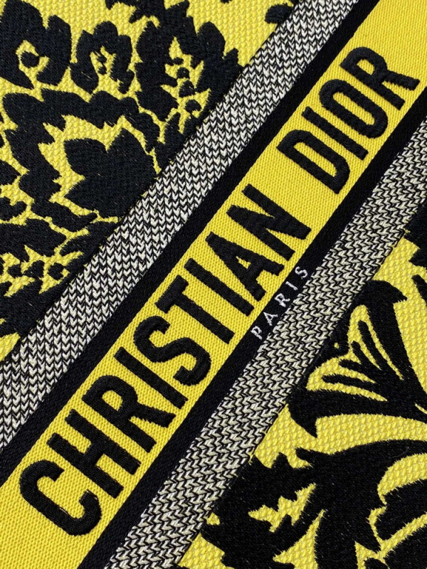 large D*or book tote