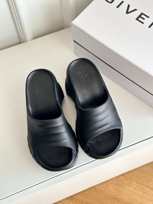 GIVENCHY sildes