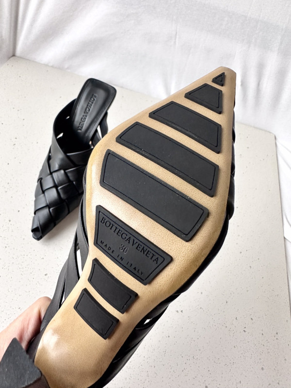 Bo*te*ga ve*ne*ta alfie mule