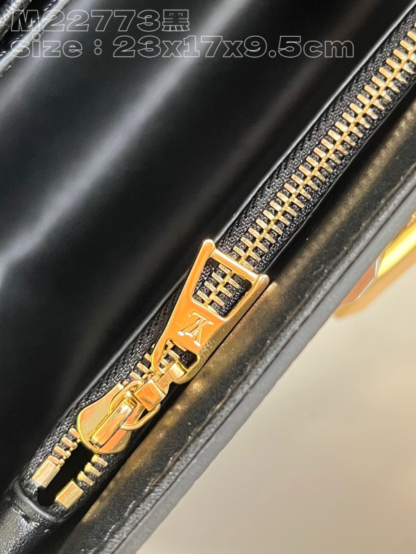 l**is V*t*n twist mm