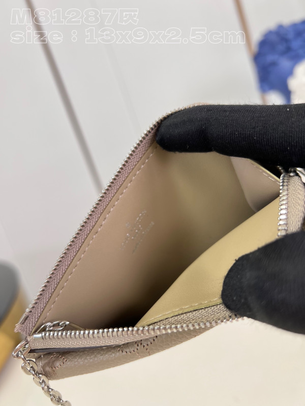 l**is V*t*n card holder recto verso