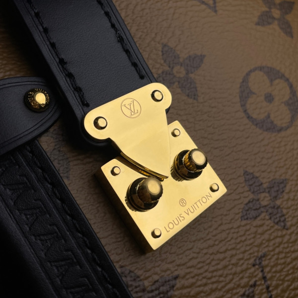 l**is V*t*n side trunk mm