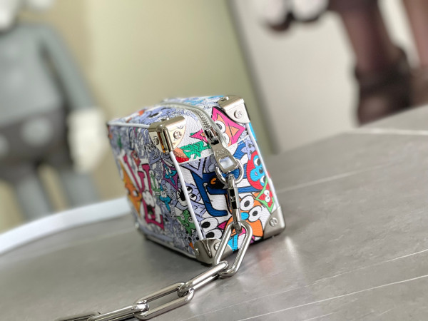 l**is V*t*n mini soft trunk