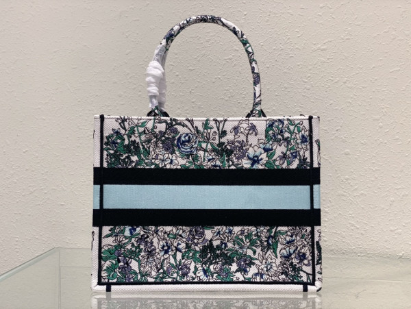 medium D*or book tote