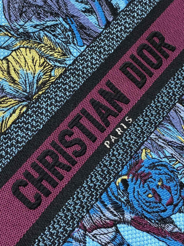 small D*or book tote