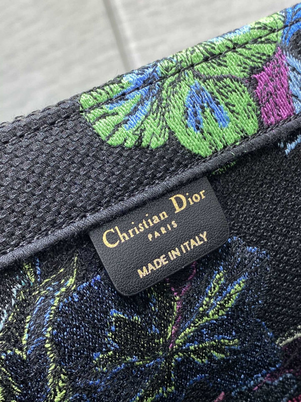 large D*or book tote