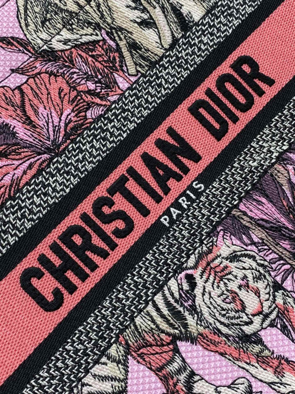 small D*or book tote